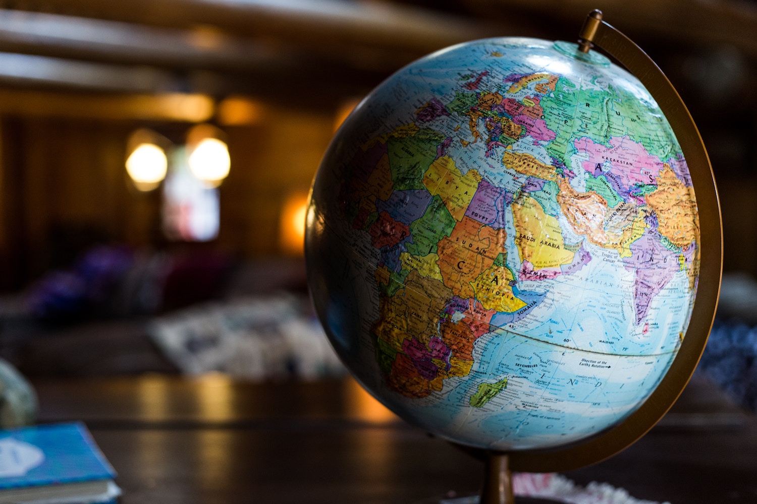 PIIPA globe table books